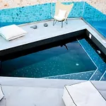 Blue White וילה מונוליתוס