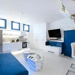 Villa Blue White *