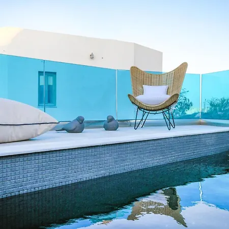 Blue White Vila