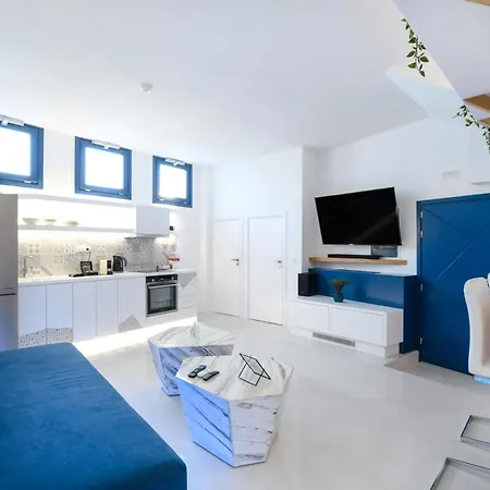 Villa Blue White *