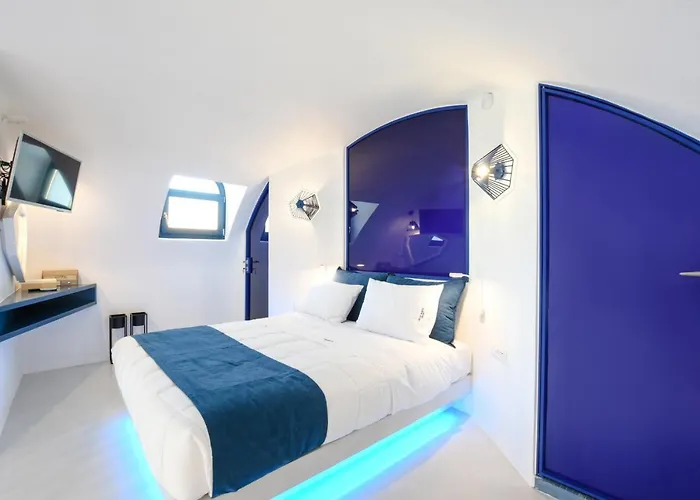 Blue White Villa Monolithos (Santorini)