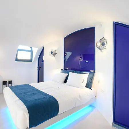 Blue White Villa Monolithos